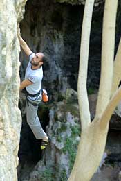 Manolis Alexakis dans "Baltotza" un solide 6a+.