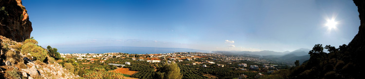 La ville de Malia depuis la falaise de Damari.
