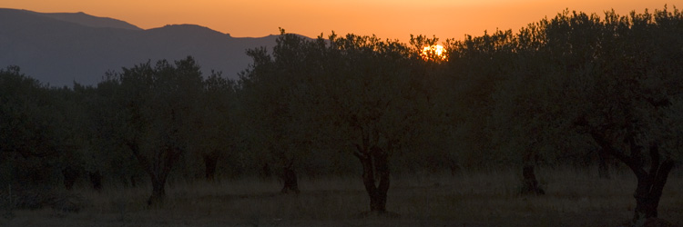 Coucher de soleil sur la plaine de Messara et les monts Astroussia.